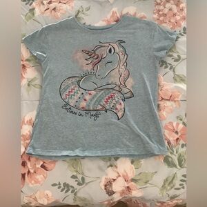 Unicorn top little girls size 6X lightweight blue short sleeves 🦄🦄